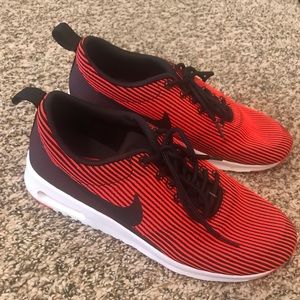 Women’s red/black nike air max Thea